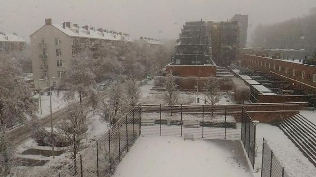 'Emma' dan Absennya Mandi Pagi di Amsterdam