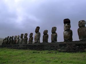 Misteri Patung-patung Aneh dari Pulau Paskah Misteri Patung-patung Aneh dari Pulau Paskah