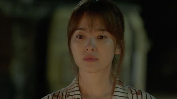 Song Hye Kyo berperan sebagai dokter dalam drama populer 'Descendants of The Sun.'