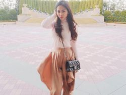 Polemik Rachel Vennya yang Unggah Foto Lepas Hijab di Hari Ibu