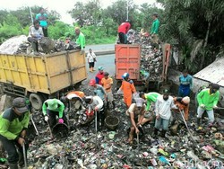 Setelah Banjir di Brebes Berlalu, Sampah Menggunung Jadi Gantinya