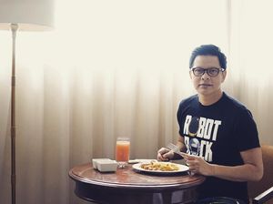 Serunya Momen Makan Armand Maulana Bareng Musisi dan Keluarga