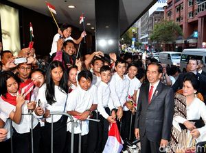 Tiba di Sydney, Jokowi dan Iriana Disambut Masyarakat Indonesia