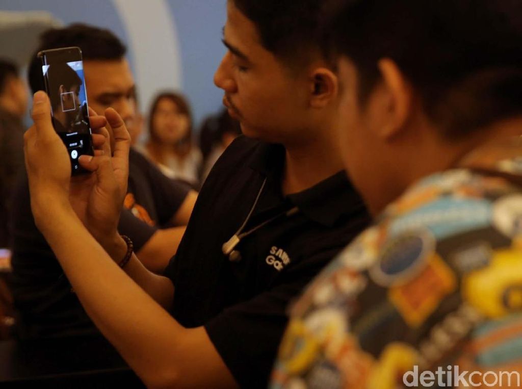 Pemindai Iris Siap Hadir di Ponsel Murah Samsung Pemindai Iris Siap Hadir di Ponsel Murah Samsung