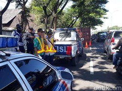 Truk Terguling di Purwodadi Dievakuasi, Polisi Urai Kemacetan