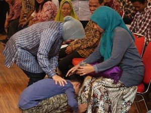Begini Cara Risma Atasi Anak Putus Sekolah di Surabaya Begini Cara Risma Atasi Anak Putus Sekolah di Surabaya