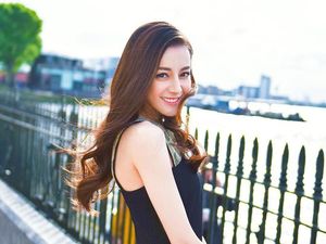 Selain Dilraba Dilmurat, Ini Wanita Suku Uighur yang Cantiknya Bak Bidadari Selain Dilraba Dilmurat, Ini Wanita Suku Uighur yang Cantiknya Bak Bidadari