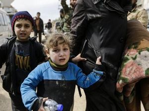 Warga Suriah Bertaruh Nyawa Selamatkan Diri dari Serangan Ganda