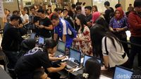 Warga Serbu Penjualan Perdana Galaxy S9 dan S9+