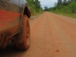 Menjajal Jalan Trans Papua 431 Km Selama 8 Jam