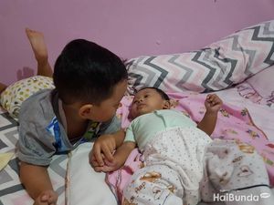 Tanda-tanda Seorang Anak Sudah Siap Jadi Kakak