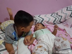 Tanda-tanda Seorang Anak Sudah Siap Jadi Kakak