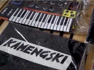 Muda dan Kreatif, Keruk Uang lewat Bisnis Parodi