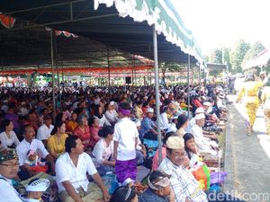 Ribuan Umat Hindu Laksanakan Tawur Agung Kesanga di Candi Prambanan