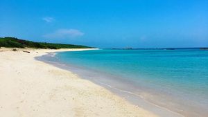 Foto: Pulau Terjauh Jepang yang Paling Cantik
