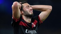 Hakan Calhanoglu. Main dalam 195 pertandingan bagi Inter Milan dan 172 laga bersama AC Milan. Foto: Shaun Botterill/Getty Images