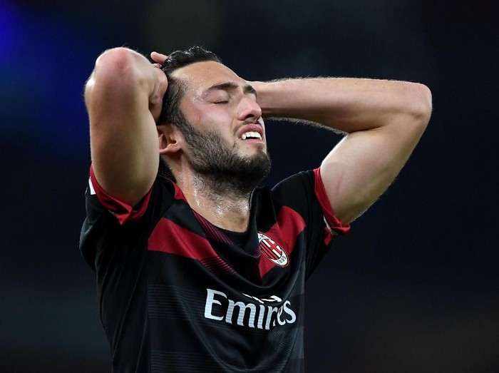 LONDON, ENGLAND - MARCH 15: Hakan Calhanoglu of AC Milan reacts after a missed chance during the UEFA Europa League Round of 16 Second Leg match between Arsenal and AC Milan at Emirates Stadium on March 15, 2018 in London, England.  (Photo by Shaun Botterill/Getty Images)