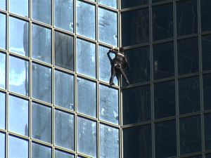 Melihat Aksi Spiderman Asal Prancis