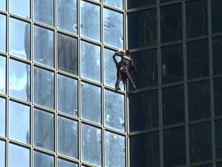 Melihat Aksi Spiderman Asal Prancis