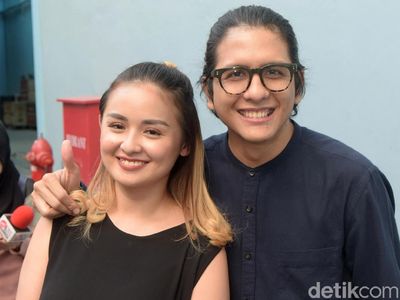 So Proud! Joana Alexandra dan Suami yang Tetap Tersenyum