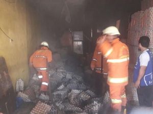 Ruko di Rawamangun Terbakar Diduga Akibat Korsleting Listrik