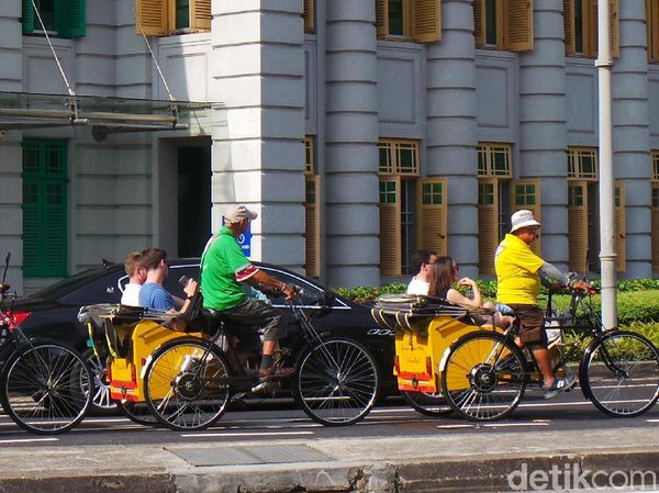 Foto: Warna-warni Becak di Singapura