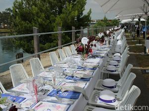 Meja Makan Siang Terpanjang di Dunia, Cuma di Australia Meja Makan Siang Terpanjang di Dunia, Cuma di Australia