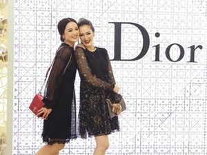 Sisterhood! Kompaknya Julie Estelle dan Cathy Sharon Sisterhood! Kompaknya Julie Estelle dan Cathy Sharon