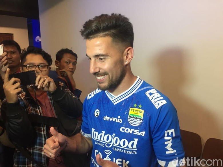 Lawan PS Tira, Persib Kemungkinan Belum Bisa Mainkan Bauman Lawan PS Tira, Persib Kemungkinan Belum Bisa Mainkan Bauman