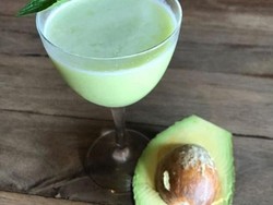 Bukan Olesan Roti, Alpukat Sekarang Jadi Racikan Cocktail!