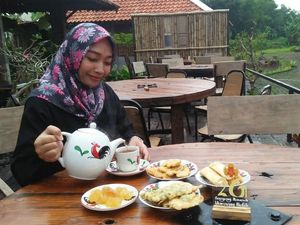 Serunya! Ngopi Santai Sambil Memandang Sawah Menghijau di Sini Serunya! Ngopi Santai Sambil Memandang Sawah Menghijau di Sini