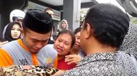 Momen Haru Tahanan Tangisi dan Cium Jenazah Balitanya di Lapas