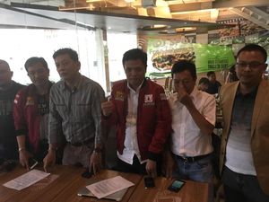 Buka Kopi Om Dilan, Habiburokhman Terinspirasi Hotman Paris Buka Kopi Om Dilan, Habiburokhman Terinspirasi Hotman Paris