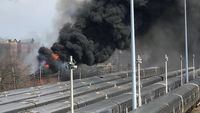 Foto: Asap Tebal di Kebakaran Pabrik Daur Ulang New York
