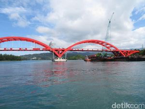 Melihat Video Progres Pembangunan Jembatan Holtekamp