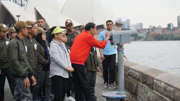 Foto: Penampilan Jokowi-Iriana Olahraga Pagi di Royal Botanic Garden