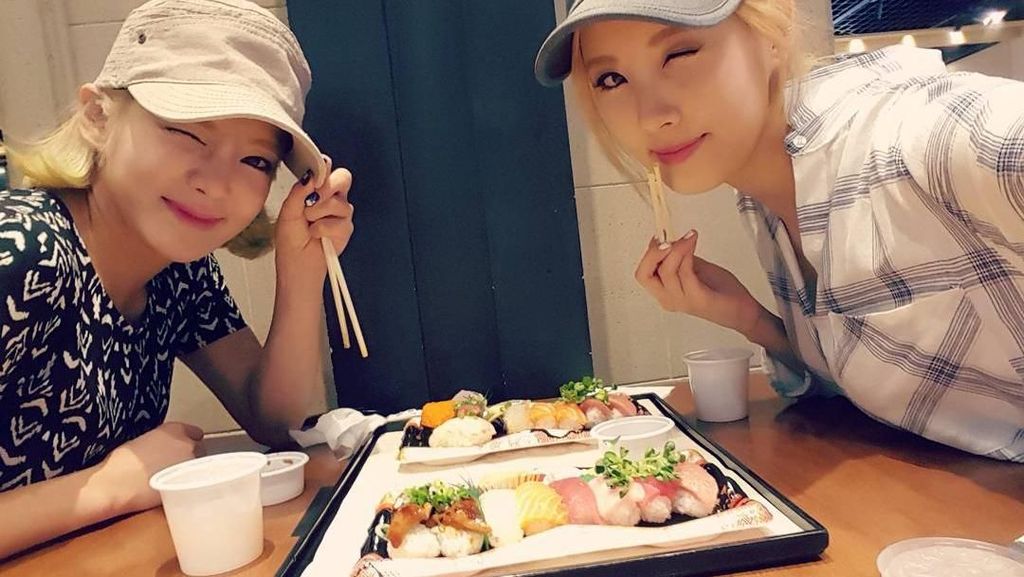 Tetap Cantik! Lihat 10 Momen Member SNSD Saat Bersama Makanan Tetap Cantik! Lihat 10 Momen Member SNSD Saat Bersama Makanan