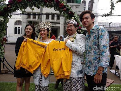 Kejutan Adipati - Vanesha Hadiri Pernikahan Orang