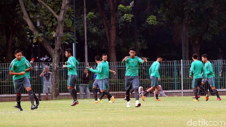 Empat Pemain Ini Jalani Sesi Khusus Usai Latihan Timnas U-23 Empat Pemain Ini Jalani Sesi Khusus Usai Latihan Timnas U-23