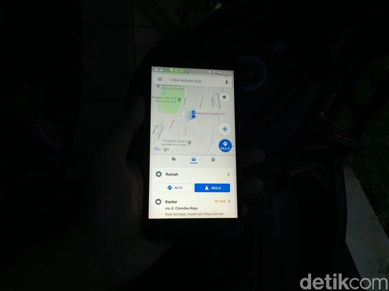 Aplikasi Google Maps di HP. Foto: Dadan Kuswaraharja Aplikasi Google Maps di HP. Foto: Dadan Kuswaraharja