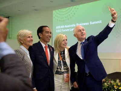 Foto: Saat Malcolm Turnbull Ketagihan Selfie dengan Jokowi