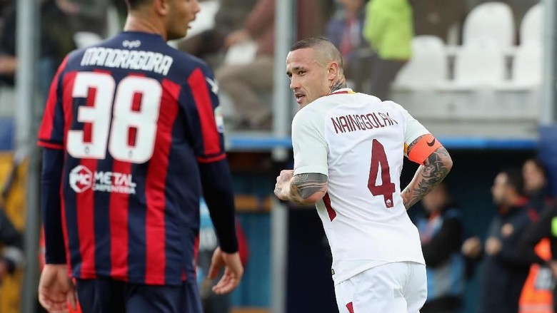 Roma Atasi Crotone 2-0 Roma Atasi Crotone 2-0