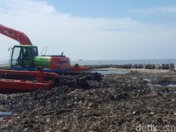 Pembersihan Sampah di Teluk Jakarta Dilanjutkan Senin