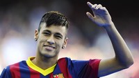 Saat pindah ke Barcelona pada 2013, Neymar mengganti gaya rambutnya. Kali ini dia memakai poni. Foto: David Ramos/Getty Images