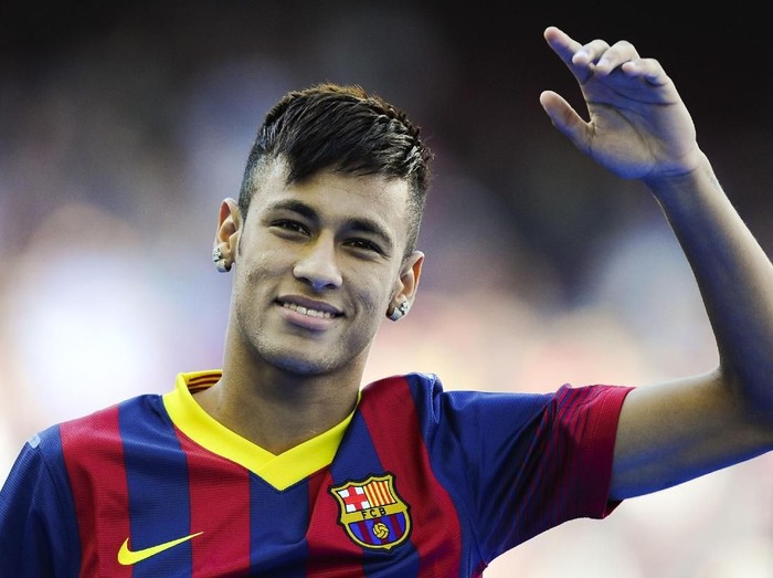 BARCELONA, SPAIN - JUNE 03:  Neymar poses for the media after signing as a new player of the FC Barcelona at Camp Nou Stadium on June 3, 2013 in Barcelona, Spain.  (Photo by David Ramos/Getty Images)