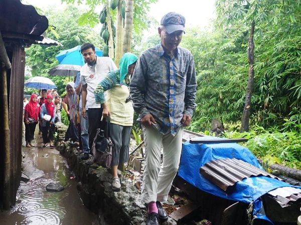 Ketika Duta WHO Terjang Hujan dan Becek untuk Kunjungi Pasien Kusta
