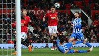MU baru mampu menggandakan keunggulan di menit ke-83 lewat tandukan Nemanja Matic. MU akhirnya menang 2-0 atas Brighton dan lolos ke semifinal. Foto: Alex Livesey/Getty Images