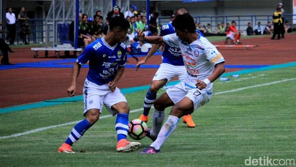 Persib Menang Tipis atas Arema 2-1 di Laga Persahabatan