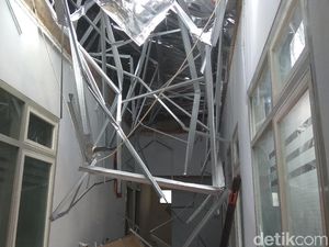 Atap Runtuh, RSAL Surabaya: Kontraktor Harus Tanggung Jawab! Atap Runtuh, RSAL Surabaya: Kontraktor Harus Tanggung Jawab!