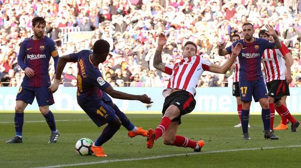 Ousmane Dembele menjadi salah satu kreator serangan Barcelona.
